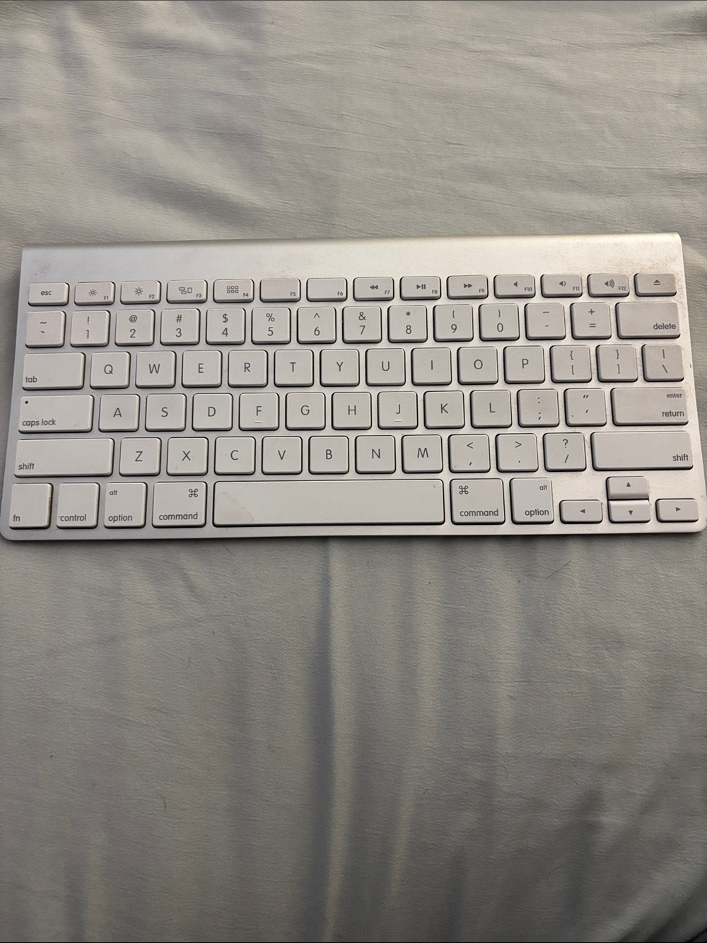 Apple Wireless Bluetooth Keyboard in White and Silver